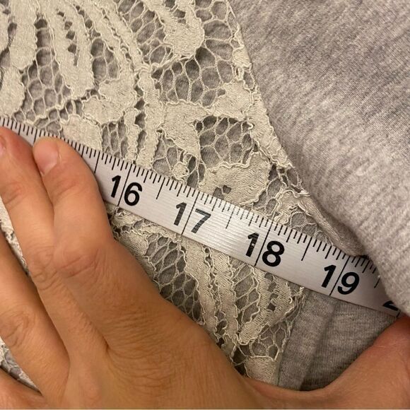 Chico’s Collection crewneck gray long sleeve sweatshirt white lace overlay 0/S/4 - Picture 5 of 6